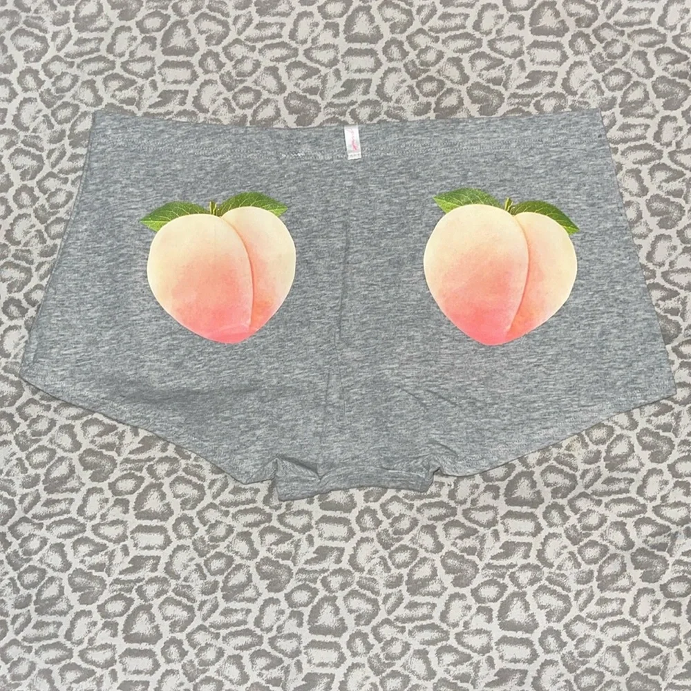 🌺 Pink victoria secret boyshort underwear 🌺 back has peaches
